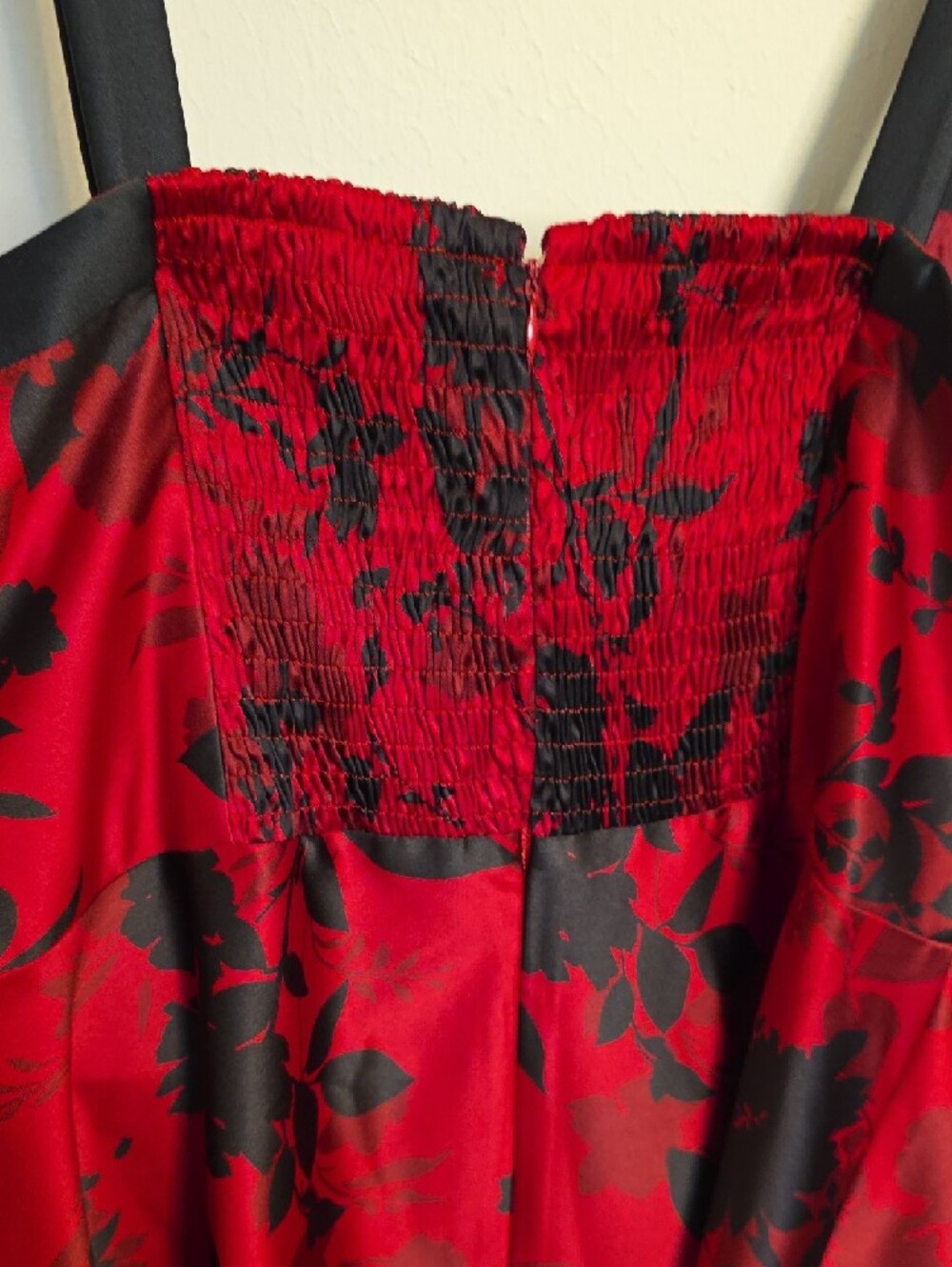 R&K Originals Woman Red Satin Floral Dress - Picture 5 of 6